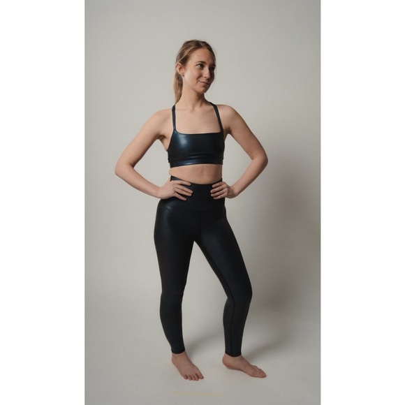 New Solidcore high shine legging & bra set - Picture 5 of 9